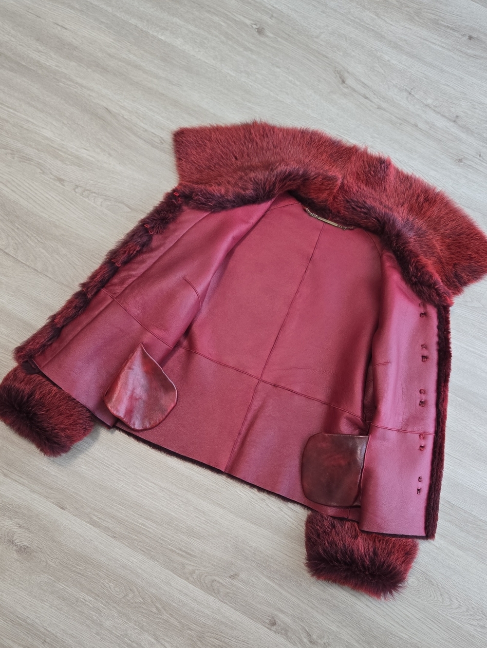 Via Veneto Real Shearling Fur Short Jacket in Deep Burgundy and Wine, Size XS - Picture 7 of 13